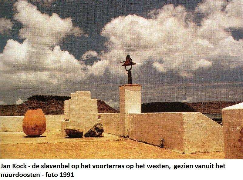 17. Jan Kock de slavenbel op het voorterras op het westen 1991